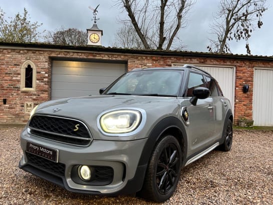 A 2020 MINI MINI COUNTRYMAN COOPER S E ALL4 SPORT