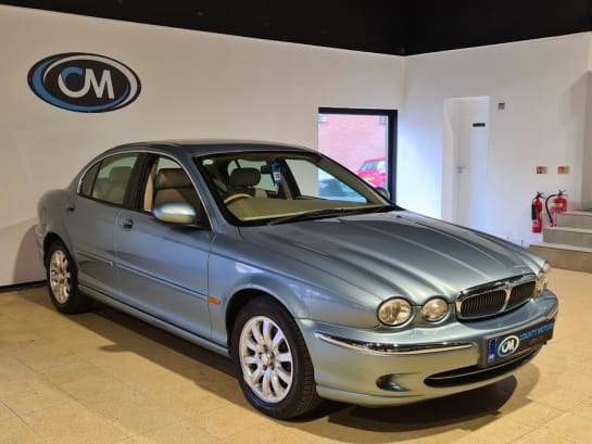 A 2001 JAGUAR X-TYPE V6 SE