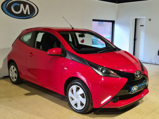 A null TOYOTA AYGO 1.0 VVT-i x-play Hatchback 3dr Petrol Manual Euro 6 (68 ps) 7 Main dealer s