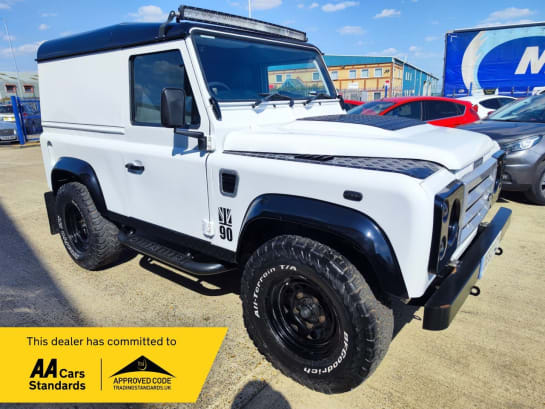 A null LAND ROVER DEFENDER 2.2 TD HARD TOP 122 BHP + VAT