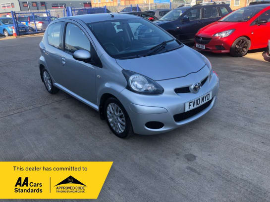 A 2010 TOYOTA AYGO 1.0 VVT-i Platinum Hatchback 5dr Petrol Manual Euro 4 (67 bhp)