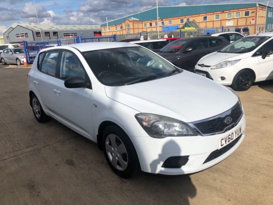 A null KIA CEED 1.4 1 Hatchback 5dr Petrol Manual Euro 4 (89 bhp)