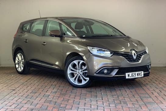 A 2020 RENAULT GRAND SCENIC 1.3 TCE 140 Play 5dr [Bluetooth hands free telephone connection,Rear parking sensors ,DAB Digital radio ,20"Alloys]