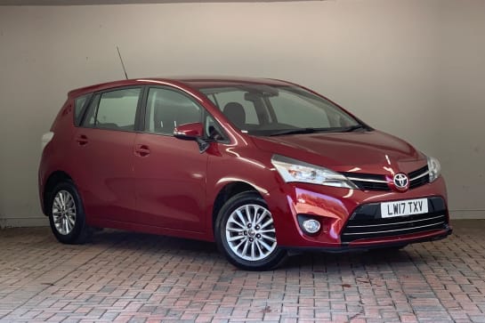 A 2017 TOYOTA VERSO 1.6 V-matic Icon TSS 5dr [16''Alloy Wheels, Green Tinted Glass, Bluetooth]