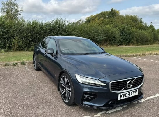 A 2019 VOLVO S60 2.0 T5 R DESIGN Plus 4dr Auto [Harman Kardon Pack, Power Glass Tilt and Slide Panoramic Sunroof with Sun Curtain, Smartphone Integration (includes App