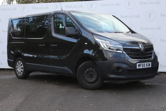 A 2019 RENAULT TRAFIC SL28 ENERGY dCi 120 Business 9 Seater [Electric Front Windows, Heated/Electric Door Mirrors, DAB Radio, Bluetooth]
