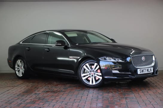 A 2017 JAGUAR XJ 3.0d V6 Premium Luxury 4dr Auto [Panoramic Roof, Highway Pack, Solar control glass]