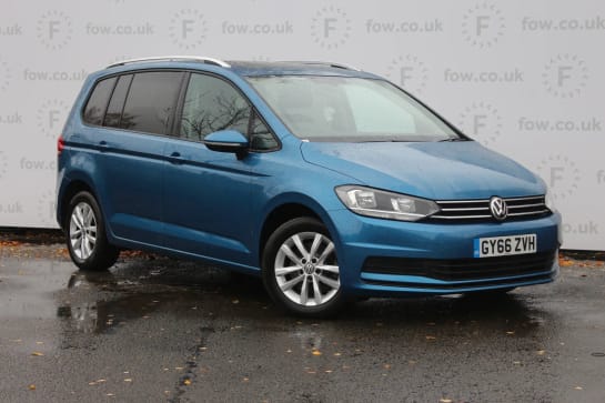 A 2016 VOLKSWAGEN TOURAN 2.0 TDI SE Family 5dr DSG [Automatic coming/leaving home lighting function,DAB Digital radio,Automatic headlights]