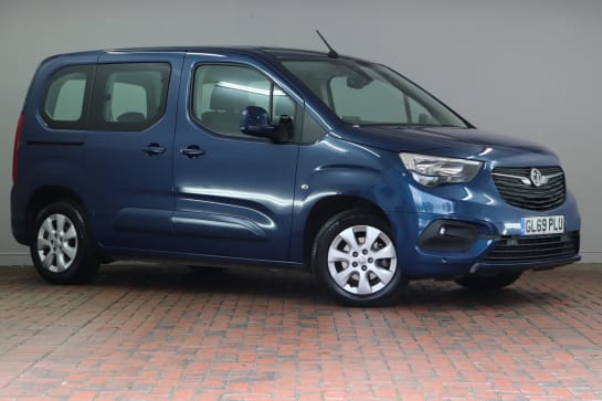 A 2019 VAUXHALL COMBO LIFE 1.2 Turbo Energy 5dr [Apple CarPlay & Android Auto, Auto High Low Beam]