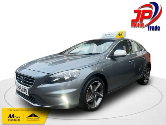 A null VOLVO V40 T3 R-DESIGN