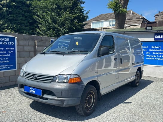 A null TOYOTA HIACE 2.5 300 D-4D RWD L2 H1 4dr