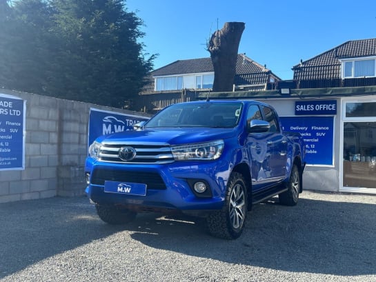 A null TOYOTA HI-LUX 2.4 D-4D Invincible Auto 4WD Euro 6 (s/s) 4dr (TSS)