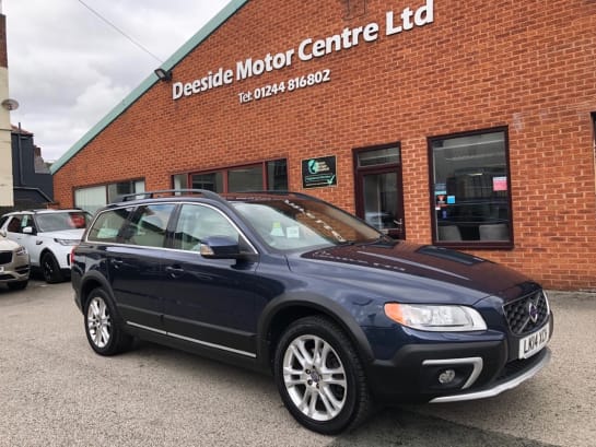 A null VOLVO XC70 2.4 D5 SE LUX AWD 5d 212 BHP Rear parking sensors