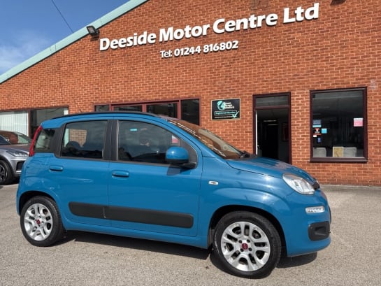 A null FIAT PANDA 0.9 TwinAir Lounge Hatchback 5dr Petrol Dualogic Euro 5 (s/s) (85 bhp) Rear