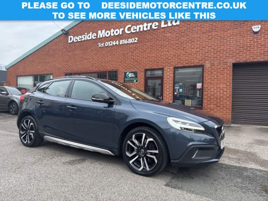 A 2018 VOLVO V40 D2 CROSS COUNTRY PRO