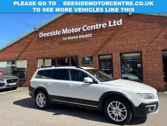 A null VOLVO XC70 2.4 D5 SE Lux Estate 5dr Diesel Geartronic AWD Euro 5 (215 ps) Rear parking