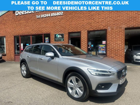 A null VOLVO V60 CROSS COUNTRY 2.0 D4 Estate 5dr Diesel Auto AWD Euro 6 (s/s) (190 ps) Front and rear park
