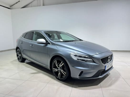 A null VOLVO V40 2.0 D2 R-Design Pro Hatchback 5dr Diesel Auto Euro 6 (s/s) (120 ps) NATIONW