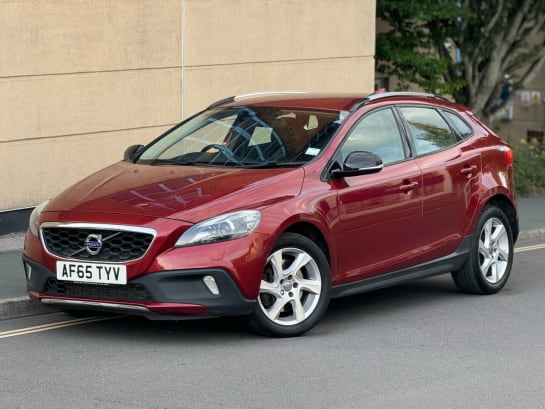 A null VOLVO V40 CROSS COUNTRY 2.0 D2 Lux Hatchback 5dr Diesel Auto Euro 6 (s/s) (120 ps)