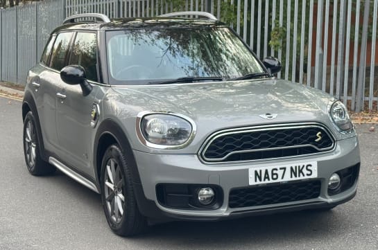 A 2017 MINI COUNTRYMAN 1.5 7.6kWh Cooper SE SUV 5dr Petrol Plug-in Hybrid Auto ALL4 Euro 6 (s/s) (224 ps)