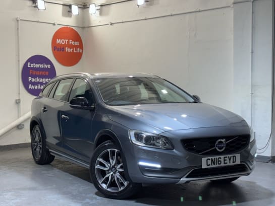A null VOLVO V60 CROSS COUNTRY 2.0 D3 Lux Nav Estate 5dr Diesel Manual Euro 6 (s/s) (150 ps) Visit Over 40