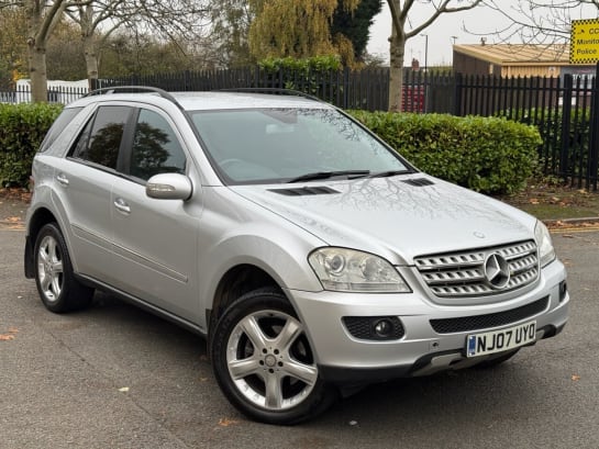 A null MERCEDES-BENZ M-CLASS 3.0 ML280 CDI Sport SUV 5dr Diesel Automatic (260 g/km, 190 bhp)