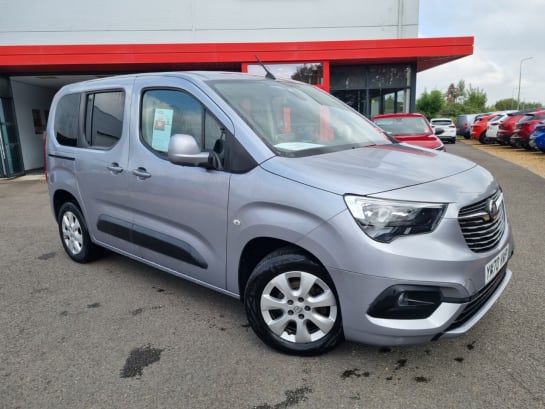 A null VAUXHALL COMBO LIFE 1.5 SE S/S 5d 101 BHP