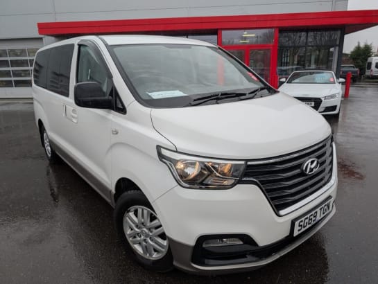 A null HYUNDAI I800 2.5 CRDi SE MPV 5dr Diesel Manual Euro 6 (136 ps)