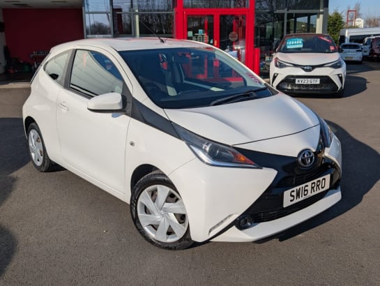 A null TOYOTA AYGO 1.0 VVT-i x-play Hatchback 3dr Petrol Manual Euro 6 (68 ps)