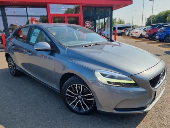 A null VOLVO V40 2.0 D3 Momentum Nav Plus Hatchback 5dr Diesel Manual Euro 6 (s/s) (150 ps)