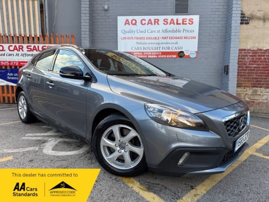 A 2015 VOLVO V40 D2 CROSS COUNTRY SE