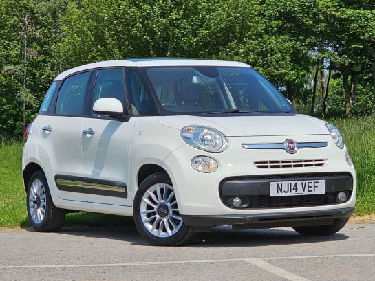 A 2014 FIAT 500L MULTIJET LOUNGE