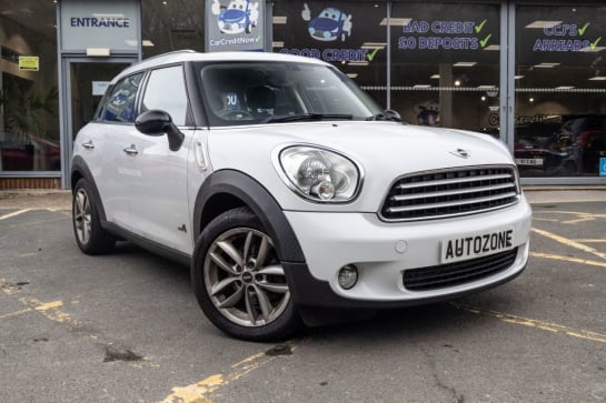 A 2014 MINI MINI COUNTRYMAN COOPER D ALL4