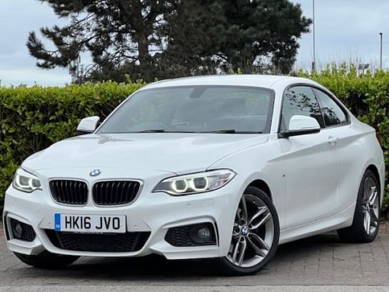 A null BMW 2 SERIES 2.0 220d M Sport Coupe 2dr Diesel Auto Euro 6 (s/s) (190 ps) (Mineral White