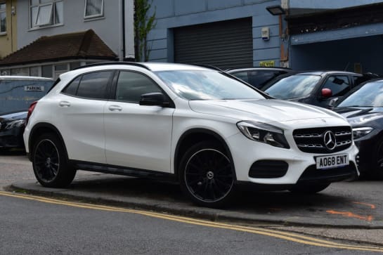 A null MERCEDES-BENZ GLA-CLASS 1.6 GLA 200 AMG LINE 5d 154 BHP HEAD TURNER / EURO 6 / AMG LINE