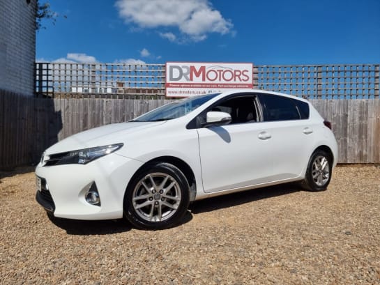 A null TOYOTA AURIS 1.6 V-Matic Icon Plus Hatchback 5dr Petrol Manual Euro 5 (132 ps) SAT NAV +