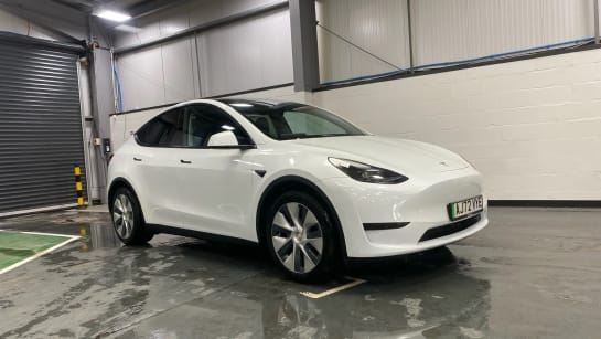 A 2022 TESLA MODEL Y RWD Auto