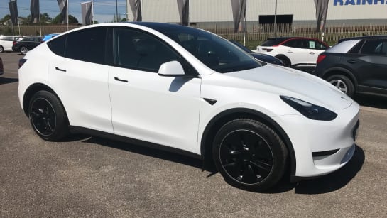 A 2022 TESLA MODEL Y RWD Auto