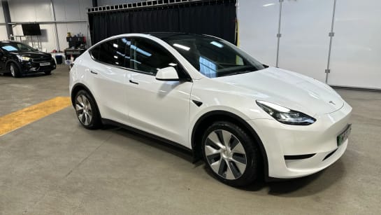 A 2022 TESLA MODEL Y RWD Auto