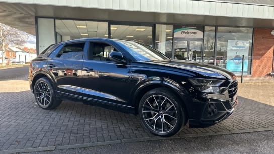 A 2021 AUDI Q8 55 TFSI Quattro Black Edition Tiptronic
