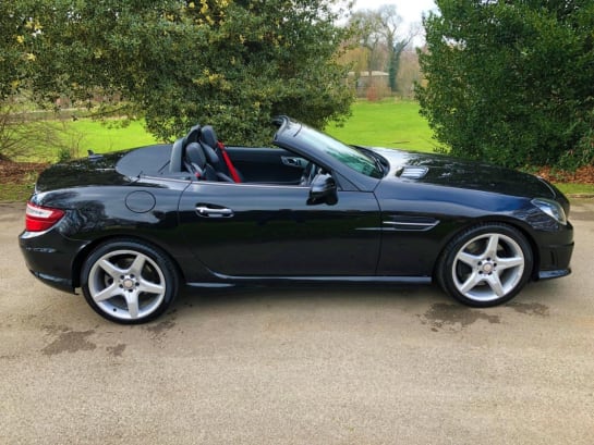 A 2011 MERCEDES SLK SLK350 BLUEEFFICIENCY AMG SPORT ED125