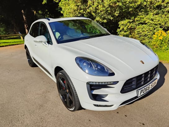 A null PORSCHE MACAN TURBO MACAN TURBO PETROL 3.6 V6 T 400 HP // £12000 OF PORSCHE EXTRAS