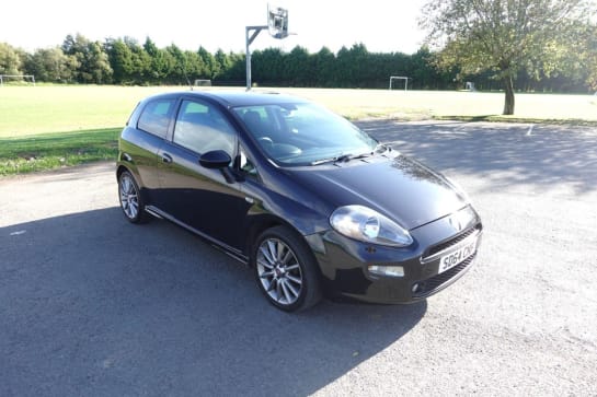 A null FIAT PUNTO 1.4 Jet Black II Hatchback 3dr Petrol Euro 6 (s/s) (77 bhp) LONG MOT & LOW