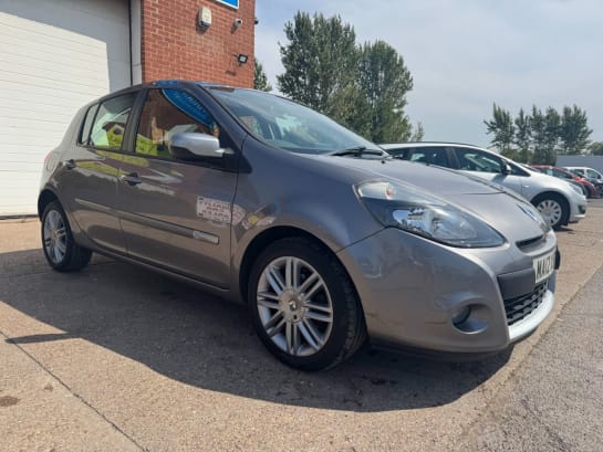 A null RENAULT CLIO 1.2 Dynamique TomTom Hatchback 5dr Petrol Manual Euro 5 (75 ps)