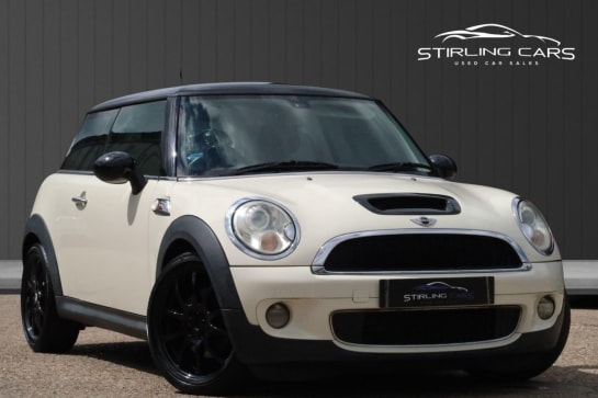A null MINI HATCH 1.6 Cooper S Hatchback 3dr Petrol Manual Euro 4 (175 ps)