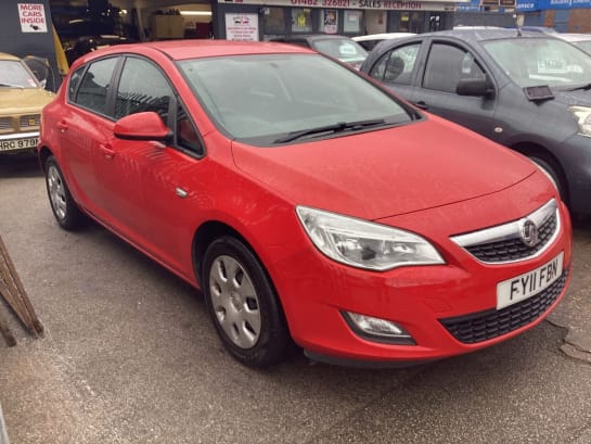 A 2011 VAUXHALL ASTRA EXCLUSIV