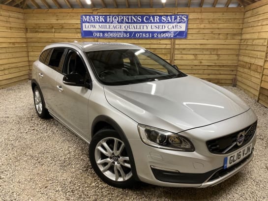A null VOLVO V60 CROSS COUNTRY 2.4 D4 Lux Nav Estate 5dr Diesel Auto AWD Euro 6 (s/s) (190 ps)