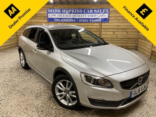 A 2016 VOLVO V60 CROSS COUNTRY 2.4 D4 Lux Nav Estate 5dr Diesel Auto AWD Euro 6 (s/s) (190 ps) DEMO+ONE OW
