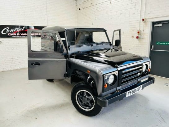 A 2010 LAND ROVER DEFENDER 90 TD HARD TOP