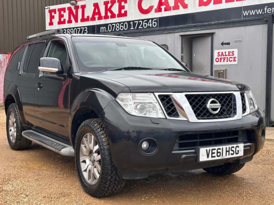 A null NISSAN PATHFINDER 2.5 dCi Tekna SUV 5dr Diesel Manual 4WD Euro 5 (190 ps)